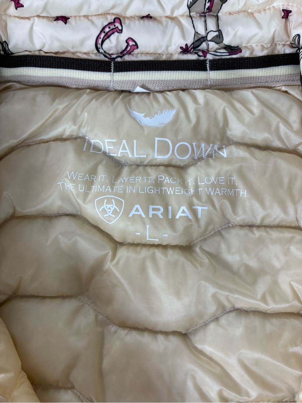Ariat Puffer Vest Women’s L Ideal 3.0 Down Vest Retro Western Print Horses - Picture 3 of 7